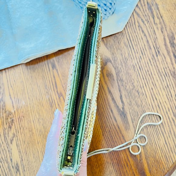 ❌SOLD❌VTG gold mesh evening puse - Picture 13 of 13